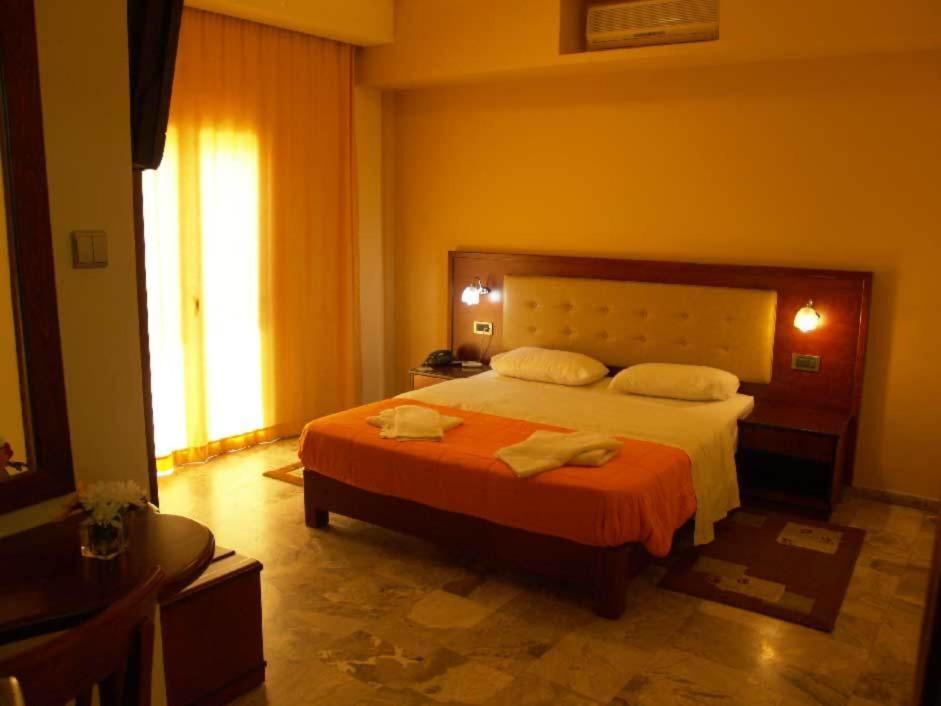 Hotel Filoxenia Chrissi Akti Chania Quarto foto