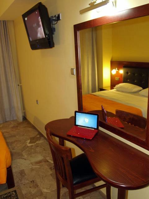 Hotel Filoxenia Chrissi Akti Chania Quarto foto
