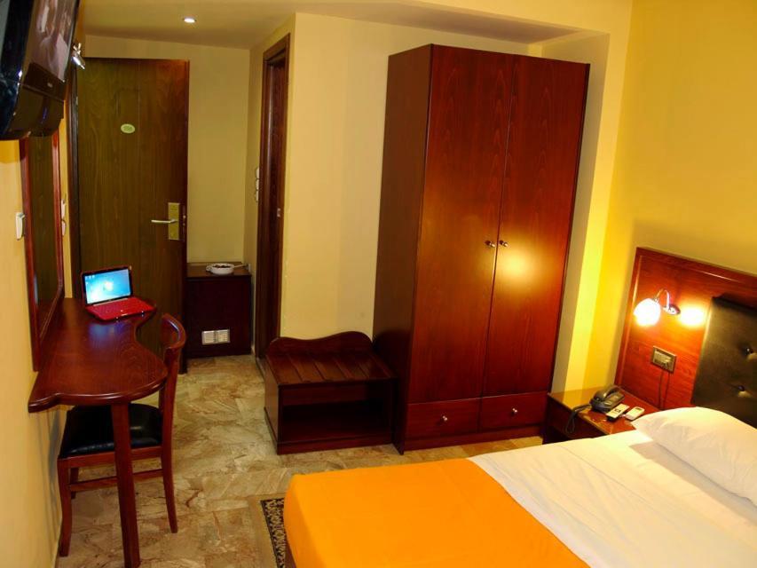 Hotel Filoxenia Chrissi Akti Chania Quarto foto